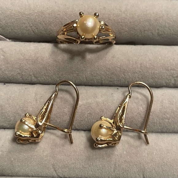 Gold Real 10k Set Ring and earings - Picture 2 of 3